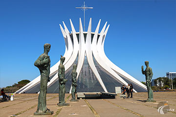 Brasília - Entrada da Catedral e os 4 evangelistas